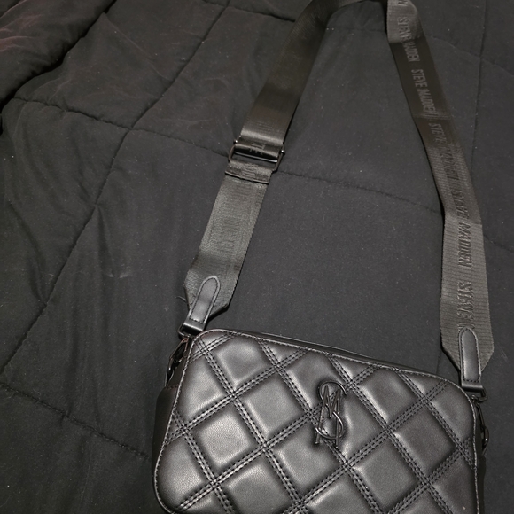Steve Madden Other - Steve Madden Quilted Black Crossbody Belt Bag
